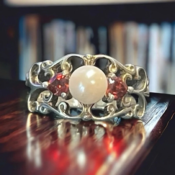 Vintage Pearl & Garnet Sterling Silver Ring - Picture 8 of 9